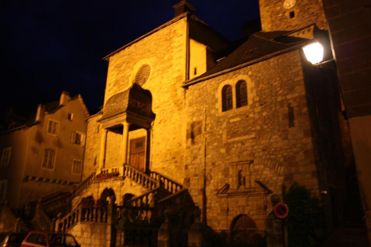 Chateau Ricard Saint-Geniez-dʼOlt Extérieur photo